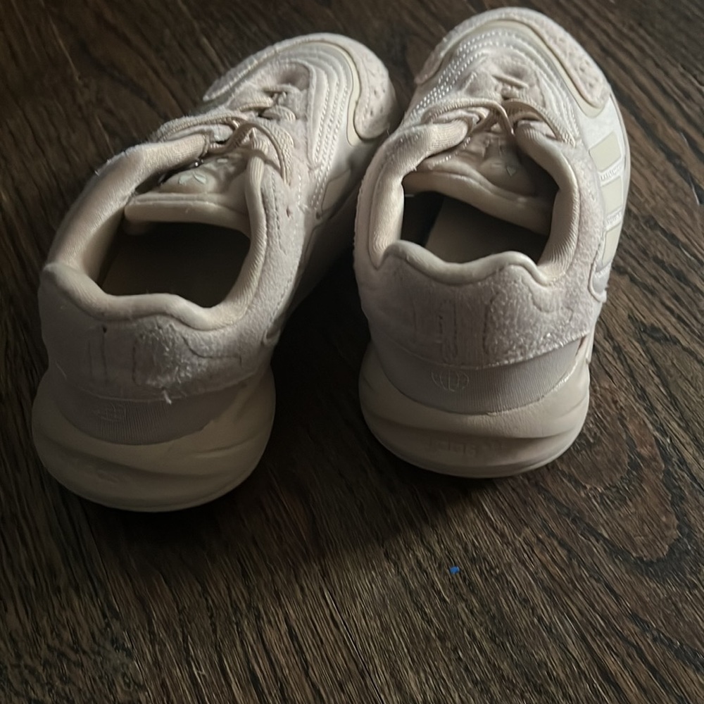 Addis’s sneakers - Picture 2 of 3